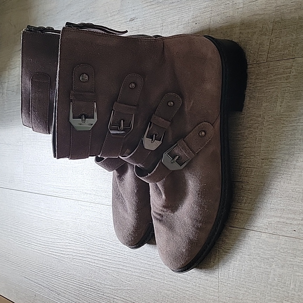 Stuart Weitzman buckle boots size 9